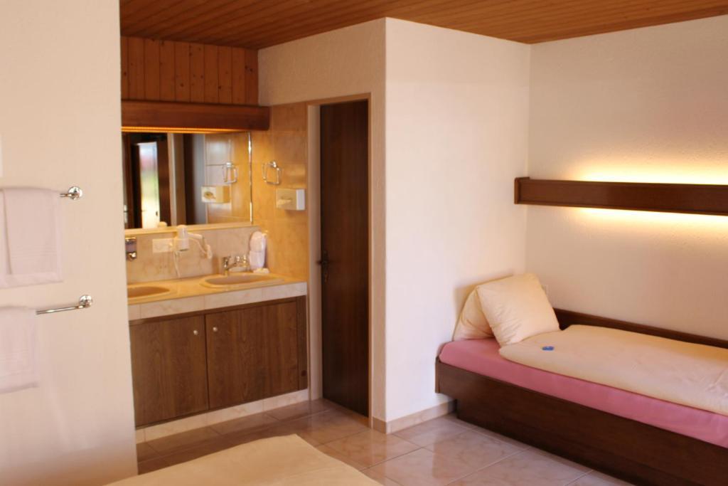 Hotel Glaernisch Hof 2*